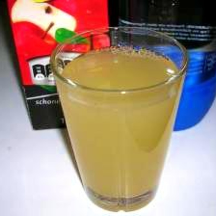 さわやかな味!りんごジュースの炭酸水割り